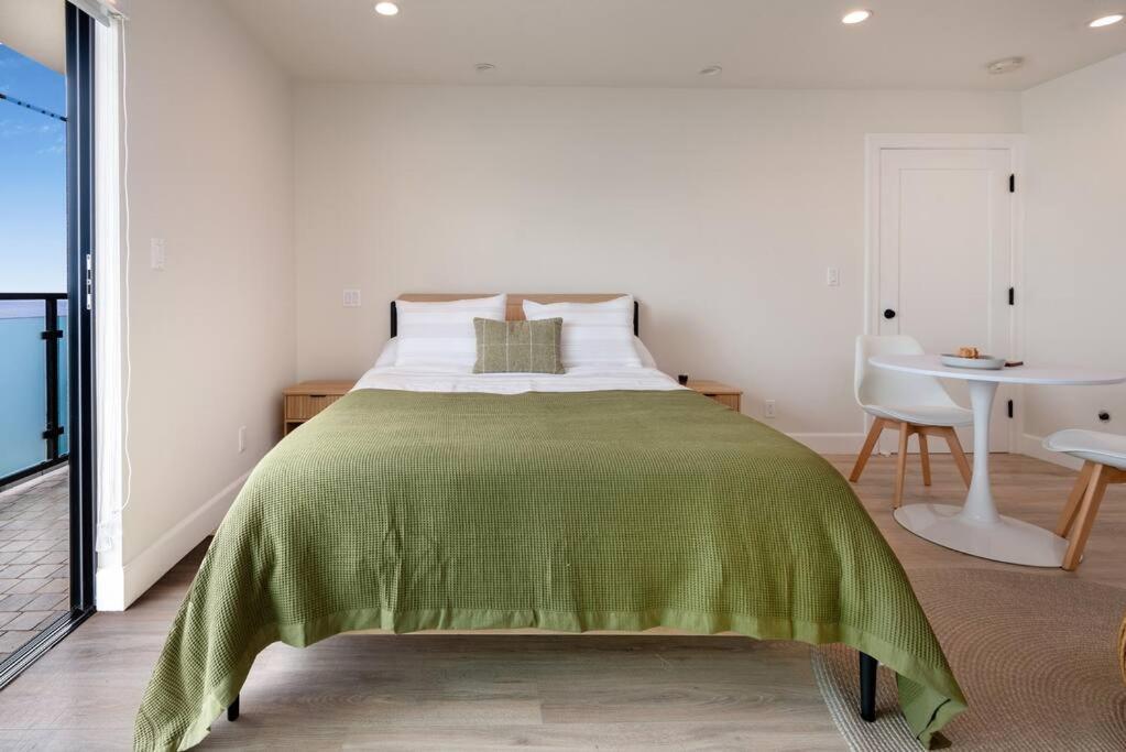 Apartment Coastal Comfort Retreat 1-bed