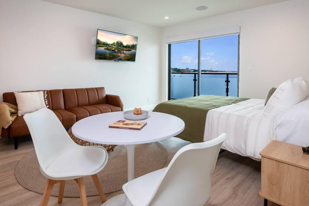 Coastal Comfort Retreat 1-bed