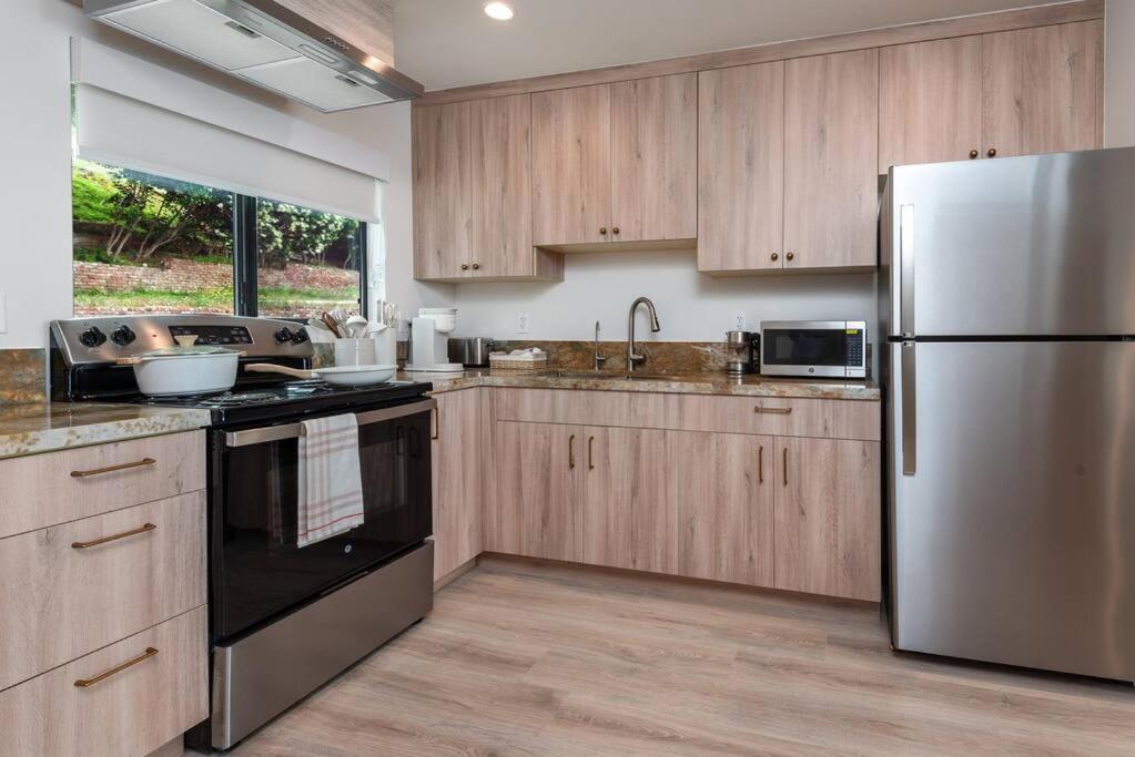 Coastal Comfort Retreat 1-bed Apartment Los Angeles