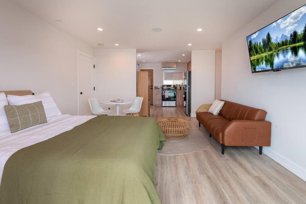 Apartment Coastal Comfort Retreat 1-bed
